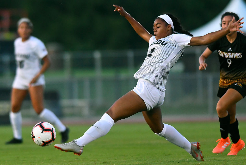 Missouri forward Eryka McIntyre, center, lunges for the ball